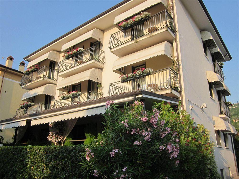 Hotel Marina Torri Del Benaco Exterior photo