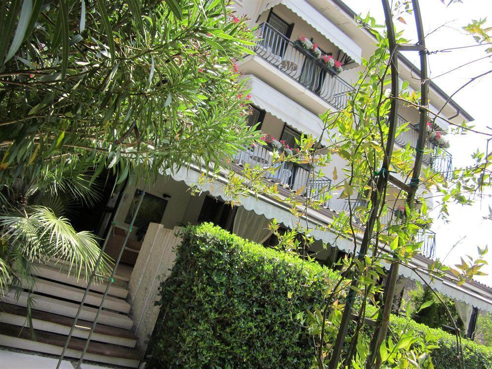 Hotel Marina Torri Del Benaco Exterior photo