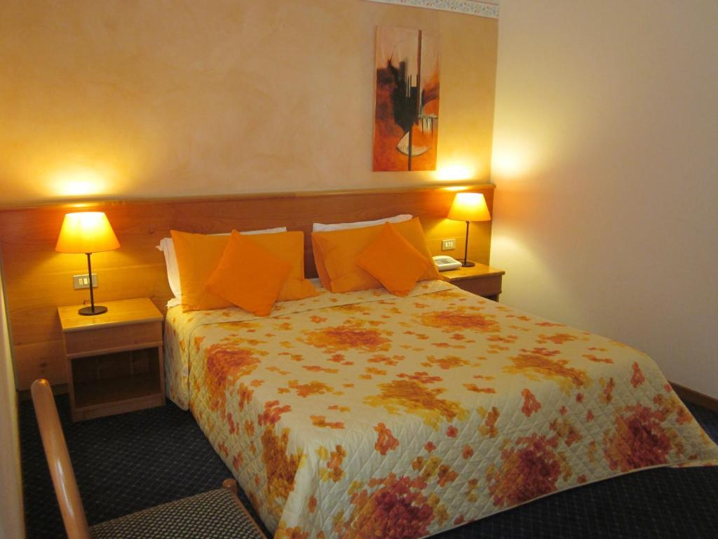 Hotel Marina Torri Del Benaco Room photo