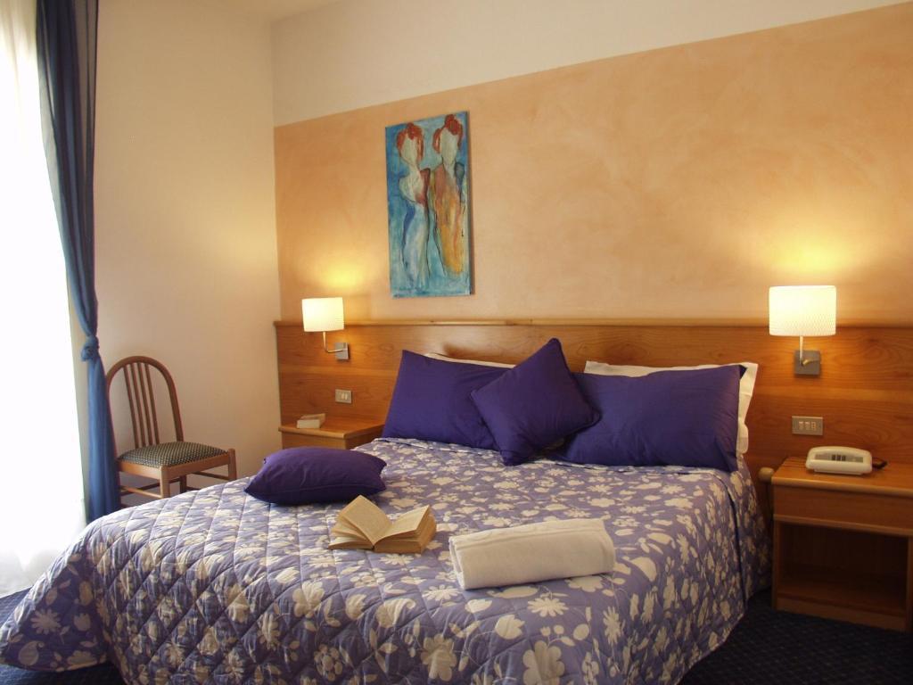 Hotel Marina Torri Del Benaco Room photo