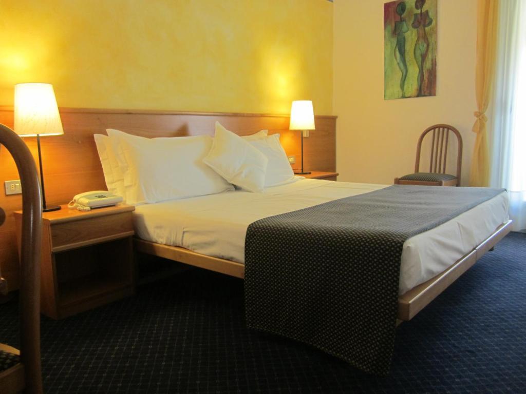 Hotel Marina Torri Del Benaco Room photo
