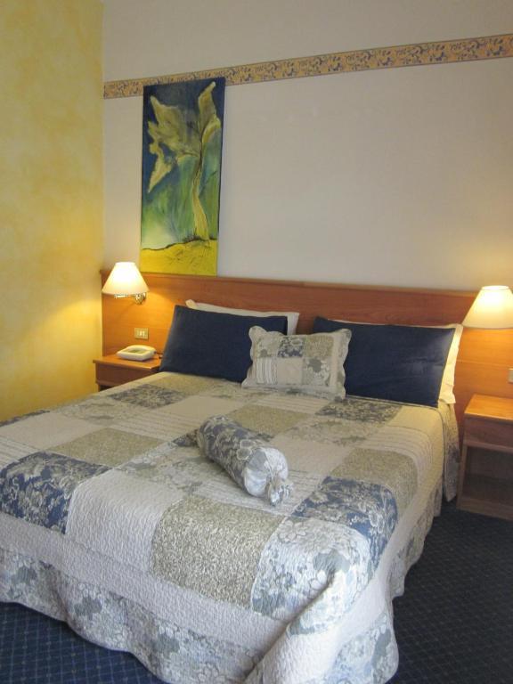 Hotel Marina Torri Del Benaco Room photo
