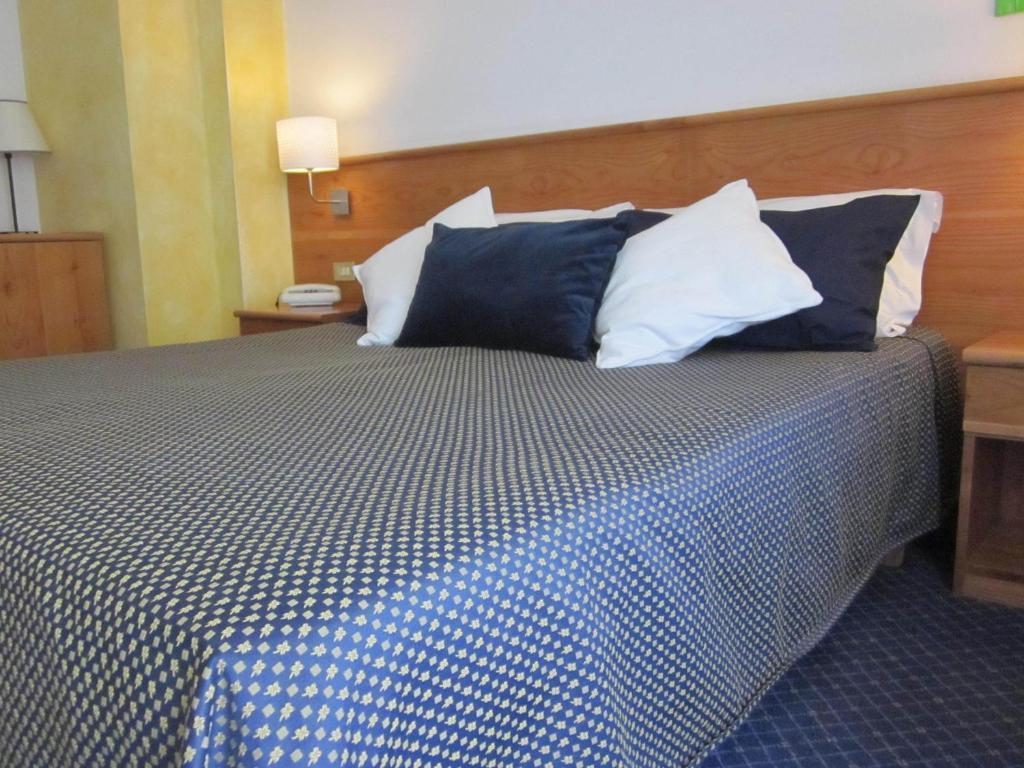 Hotel Marina Torri Del Benaco Room photo