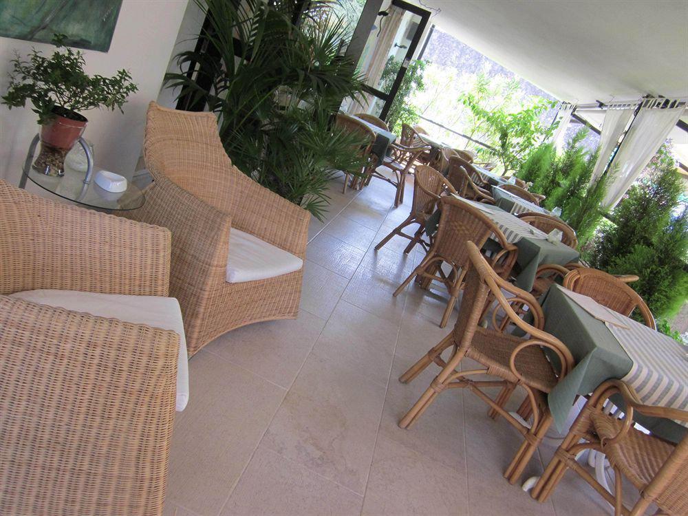 Hotel Marina Torri Del Benaco Exterior photo
