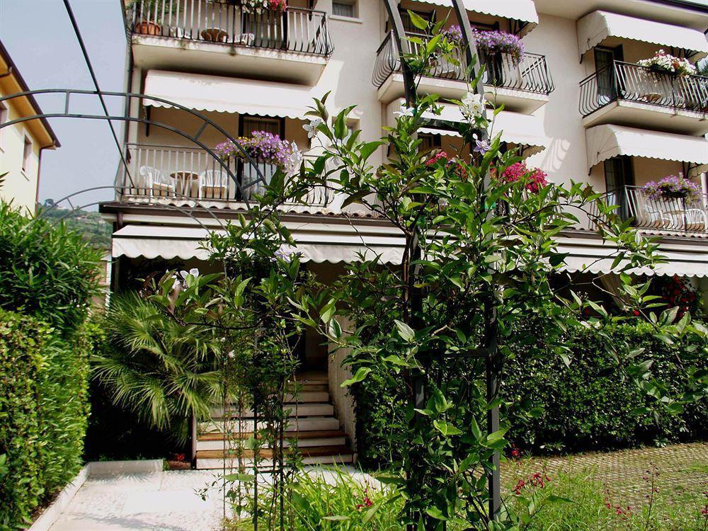 Hotel Marina Torri Del Benaco Exterior photo